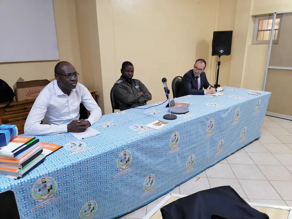 Table ronde avec des intervenants.